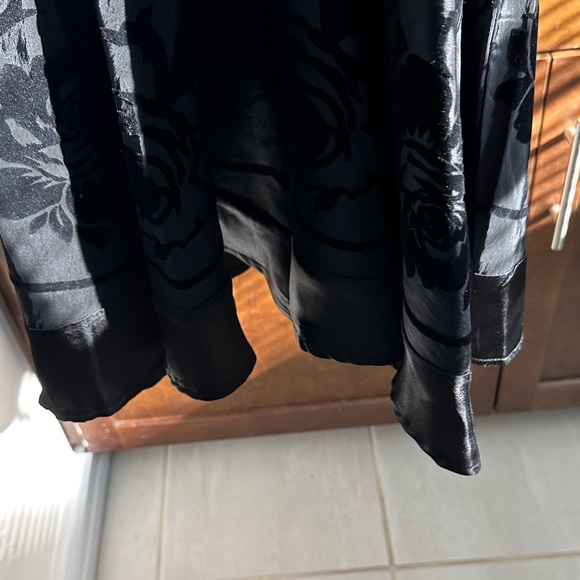 Elegant Black Floral Dress - Picture 10 of 16